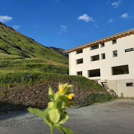 Hotel Avers Am Bach Exterior photo